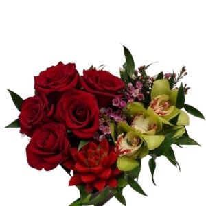 Cuore di rose e orchidee